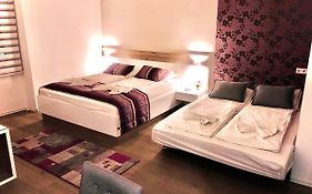 Urban Apartments Strossa